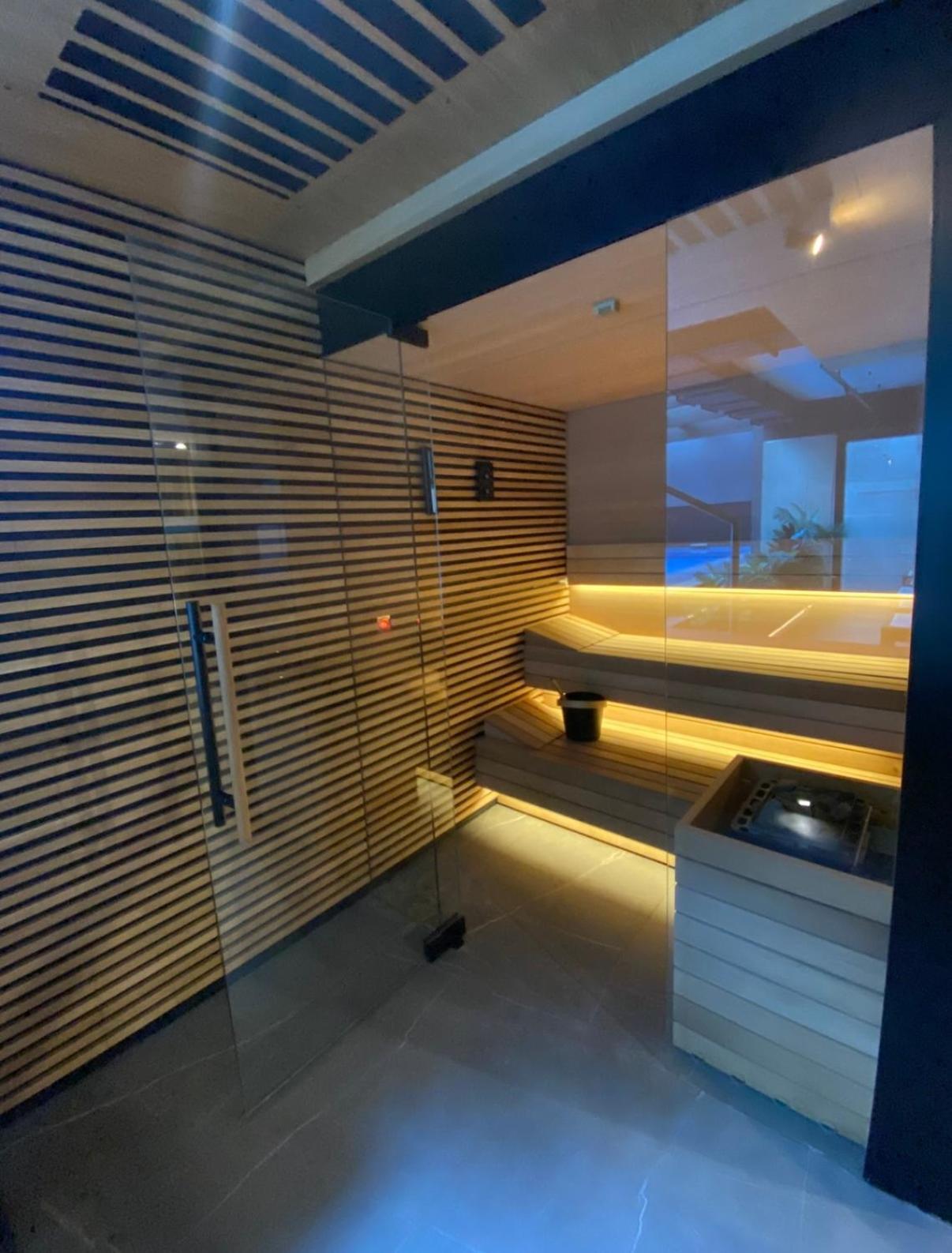 Vistula Avenue Apartment Free Parking, Swimming Pool, Sauna & Gym Cracovie Extérieur photo